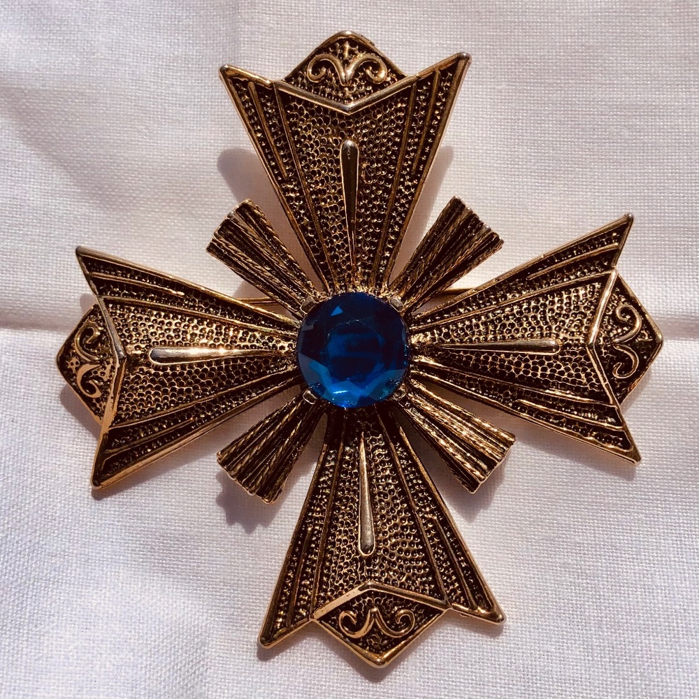 Vintage Hattie Carnegie maltese cross brooch